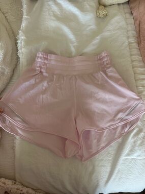 Women’s Light Pink hotty hot high rise lulu short size 2